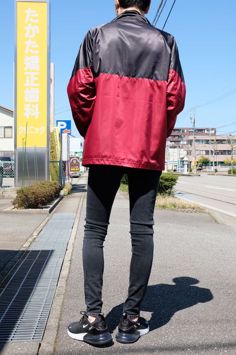 素材感と色味でオトナの色気をもたらす、トレンドを取り入れたカジュアルコーデ