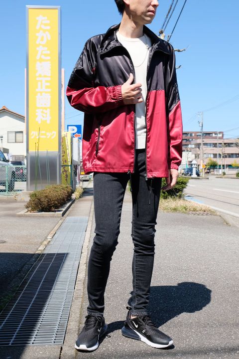 素材感と色味でオトナの色気をもたらす、トレンドを取り入れたカジュアルコーデ