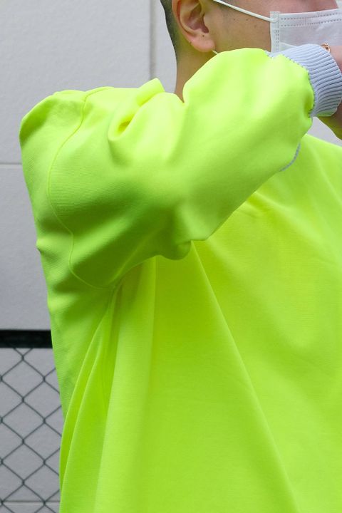 トレンドに敏感なオトナ必見!!今から夏に向けたニットには、派手色+高機能がオススメ