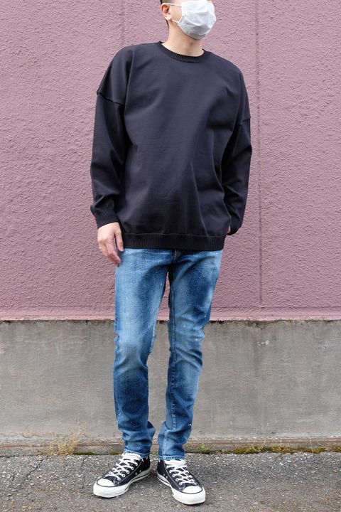 シンプルだからこそシルエットと素材に拘りを