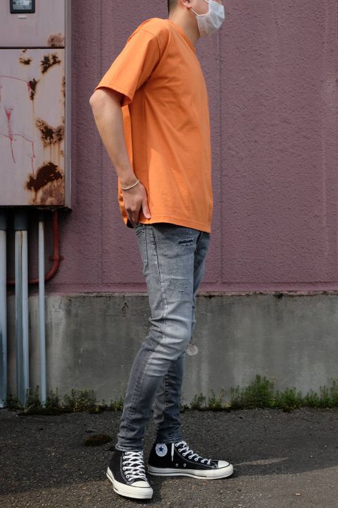 オレンジをメインとしたTシャツコーデ