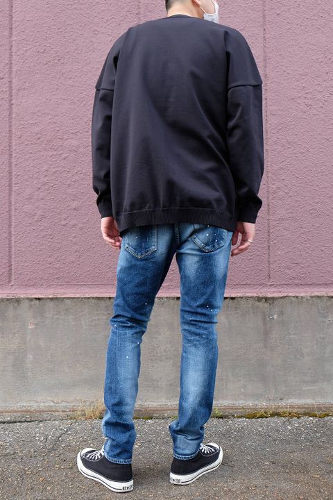 シンプルだからこそシルエットと素材に拘りを