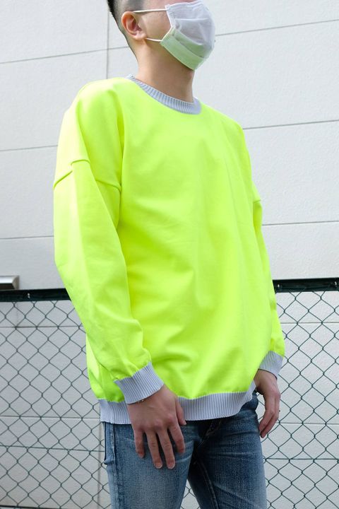 トレンドに敏感なオトナ必見!!今から夏に向けたニットには、派手色+高機能がオススメ