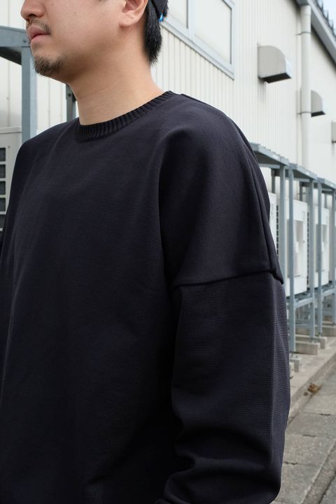 長袖とハーフパンツとのバランスが、今の時期のオトナカジュアルシーンにオススメ!