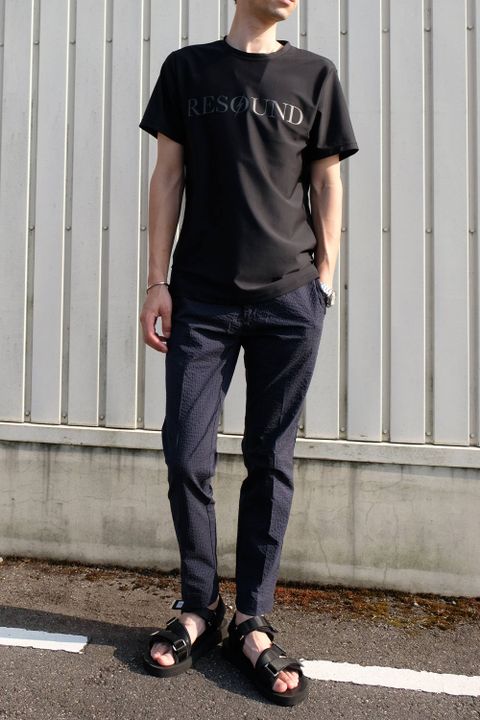 スポーティーなラッシュガードTEEをタウンユースにキレイに着こなす