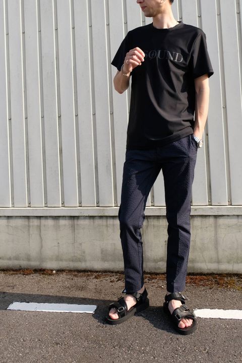 スポーティーなラッシュガードTEEをタウンユースにキレイに着こなす