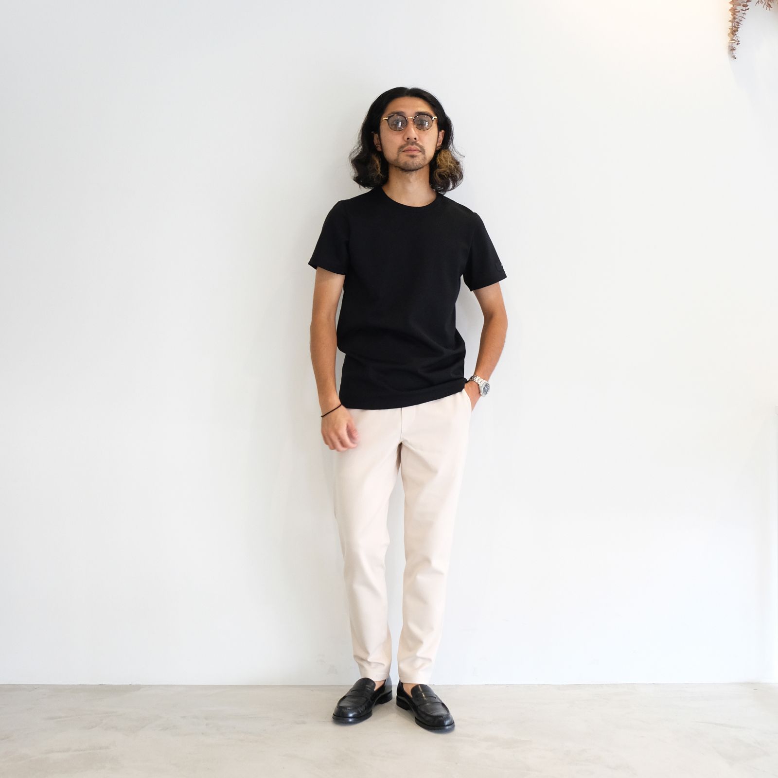 リラックスし過ぎず大人っぽさも意識したイージーなTシャツコーデ