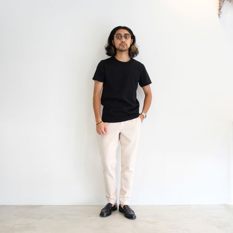 リラックスし過ぎず大人っぽさも意識したイージーなTシャツコーデ