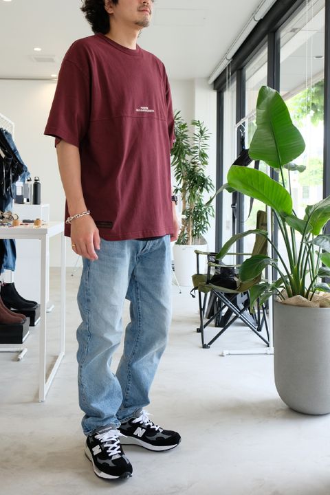 ワインレッドとインディゴブルーの相性は◎