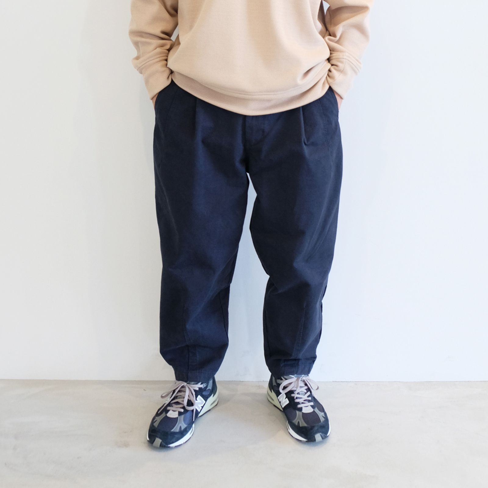 【ラスト1点 M 】elasticated waist pleated tapered pants / ネイビー