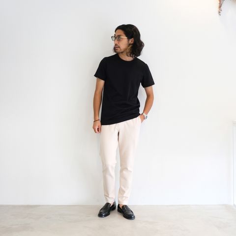 リラックスし過ぎず大人っぽさも意識したイージーなTシャツコーデ