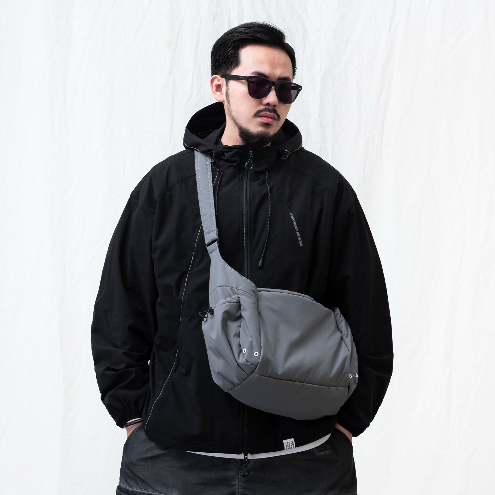 【ラスト1点】water-repellent padded crossbody bag / ライトグレー