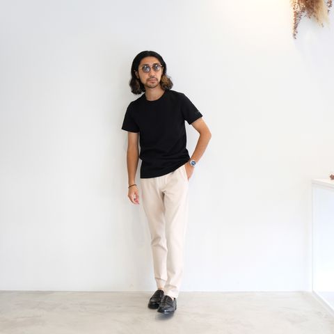 リラックスし過ぎず大人っぽさも意識したイージーなTシャツコーデ