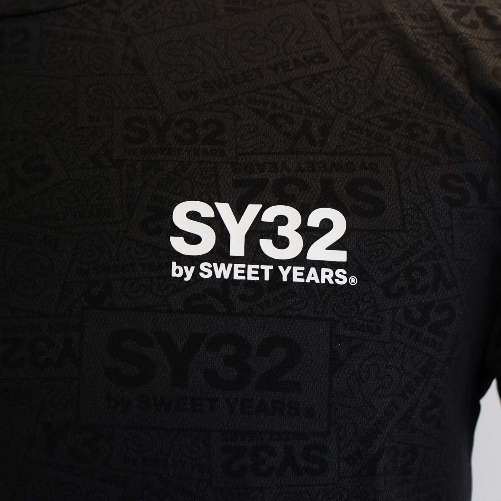 SY32 by SWEET YEARS - 【ラスト1点 M 】エンボスロゴ ギアTシャツ