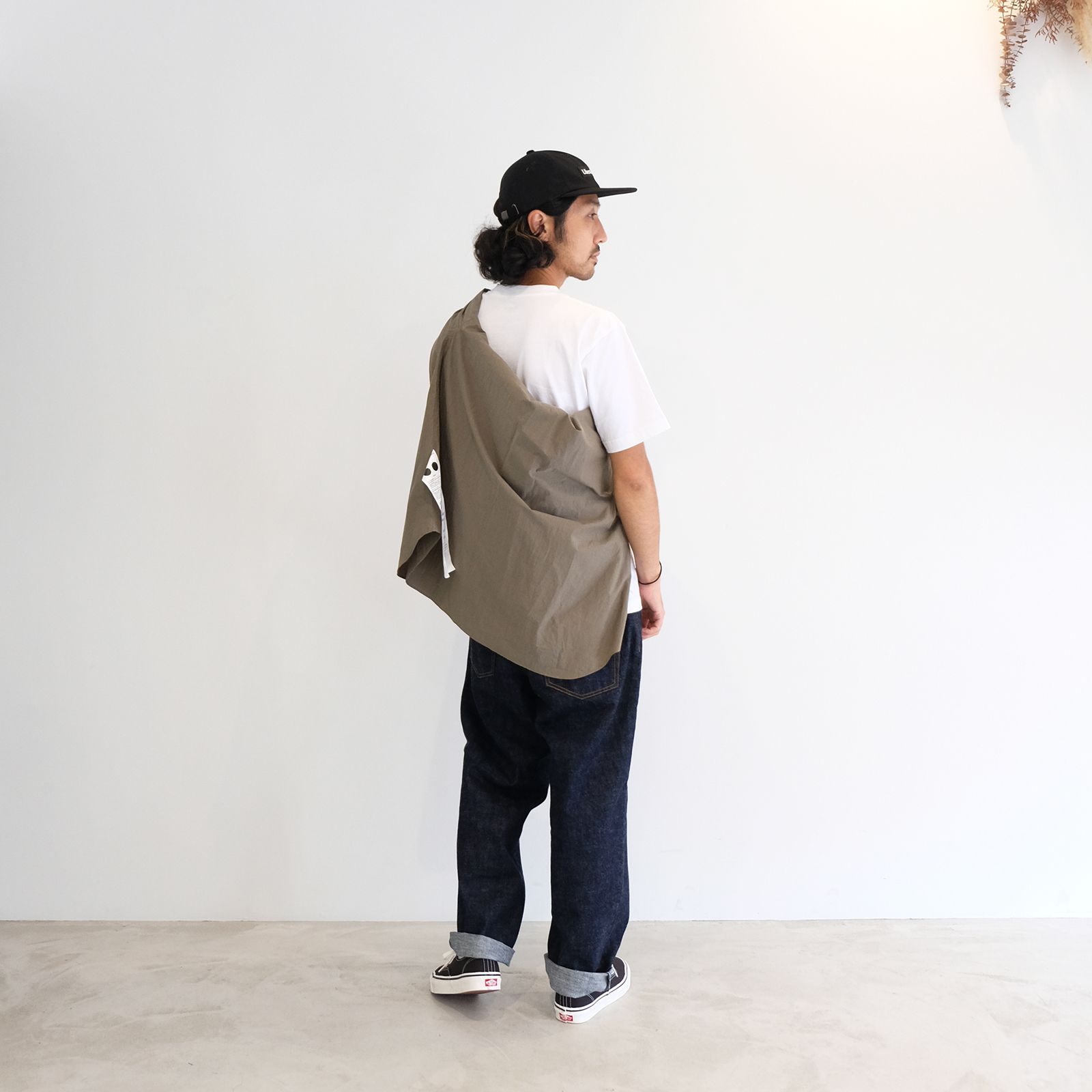 初秋のワイドデニムスタイル