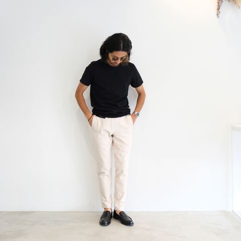 リラックスし過ぎず大人っぽさも意識したイージーなTシャツコーデ