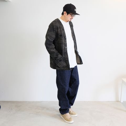 織り柄で主張を楽しむカーディガンをメインとしたカジュアルコーデ