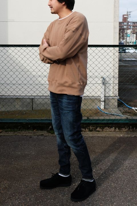 シンプルだからこそシルエットでイマドキ感を