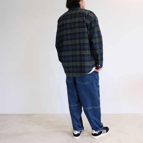 シンプルながらストリートのエッセンスを感じさせるチェックシャツコーデ