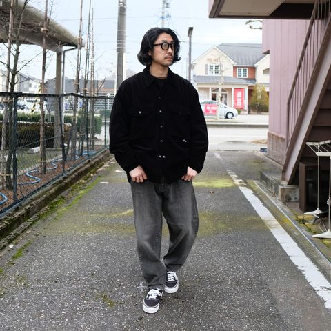 アメカジテイストなストリートスタイルをブラックのグラデーションで