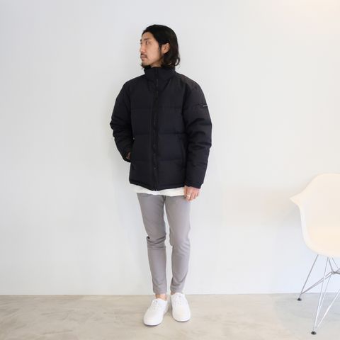 冬スタイルの重たさを払拭しつつも防寒性もしっかりと持ち合わせた快適ダウンジャケットスタイル