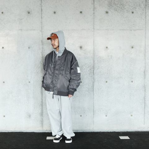 リラックスなスエットスタイルにMA-1を合わせて
