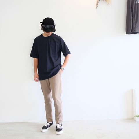 上質な素材感で楽しむ普遍的な大人のイージースタイル