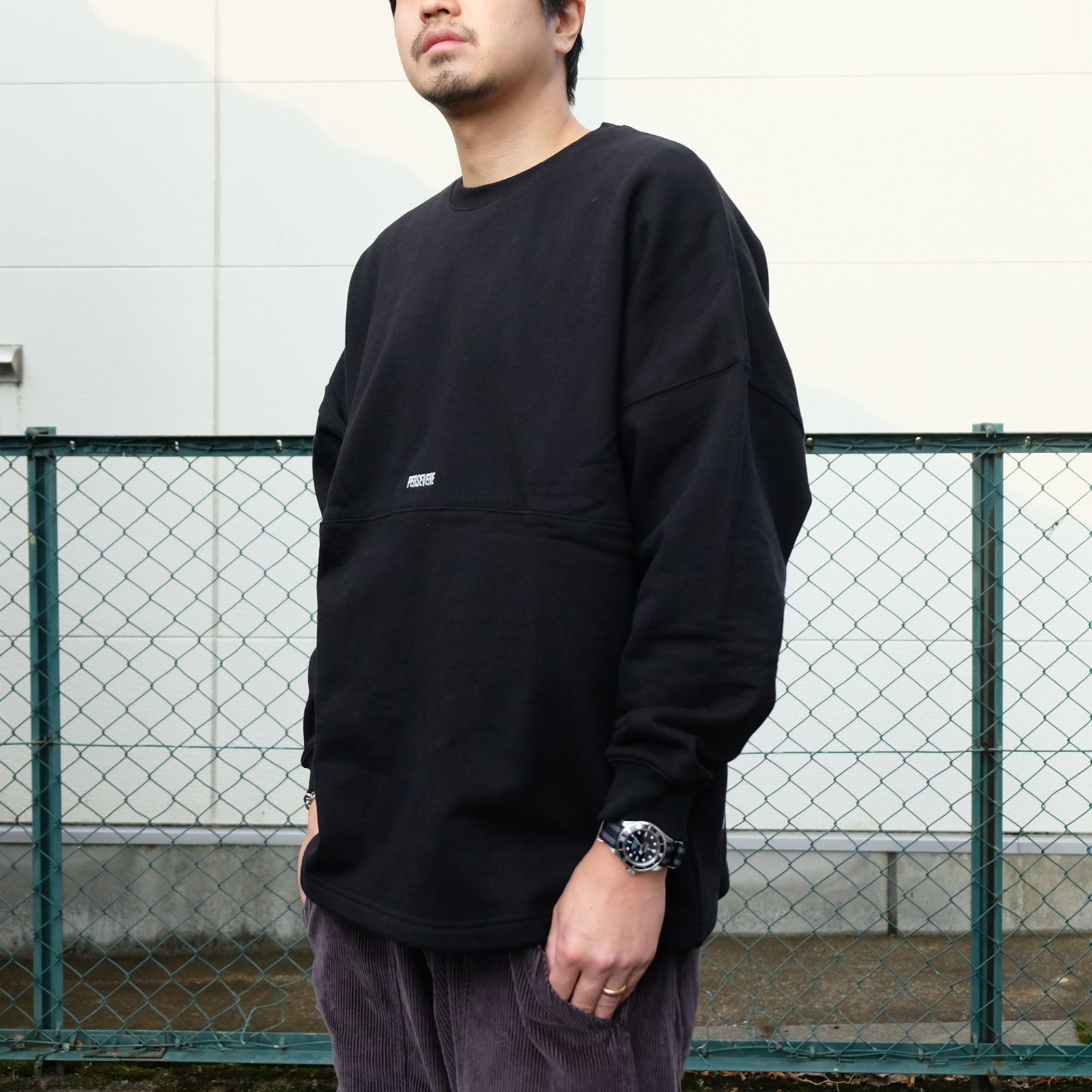 [ラスト1点 M] フロントロゴ ドロップショルダー クルーネックスエットシャツ / morse code classic sweatshirt / ブラック