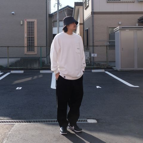 白黒だけでまとめたロンTEEコーデ