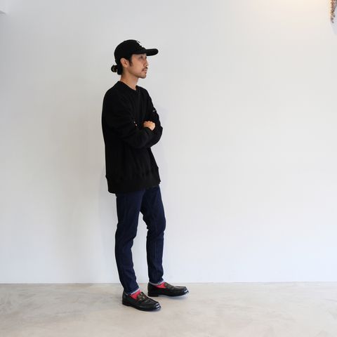 現代らしさを取り入れつつも綺麗さも意識したカジュアルコーデ