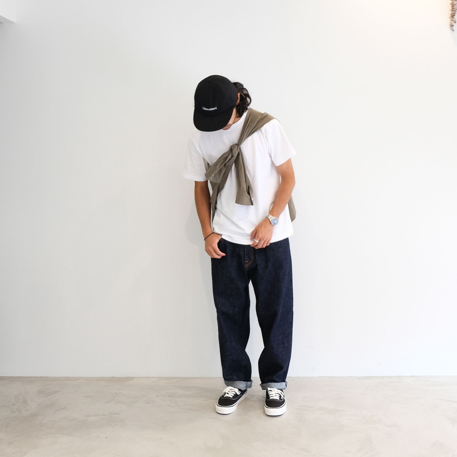 初秋のワイドデニムスタイル