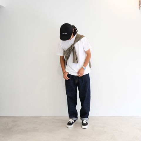 初秋のワイドデニムスタイル