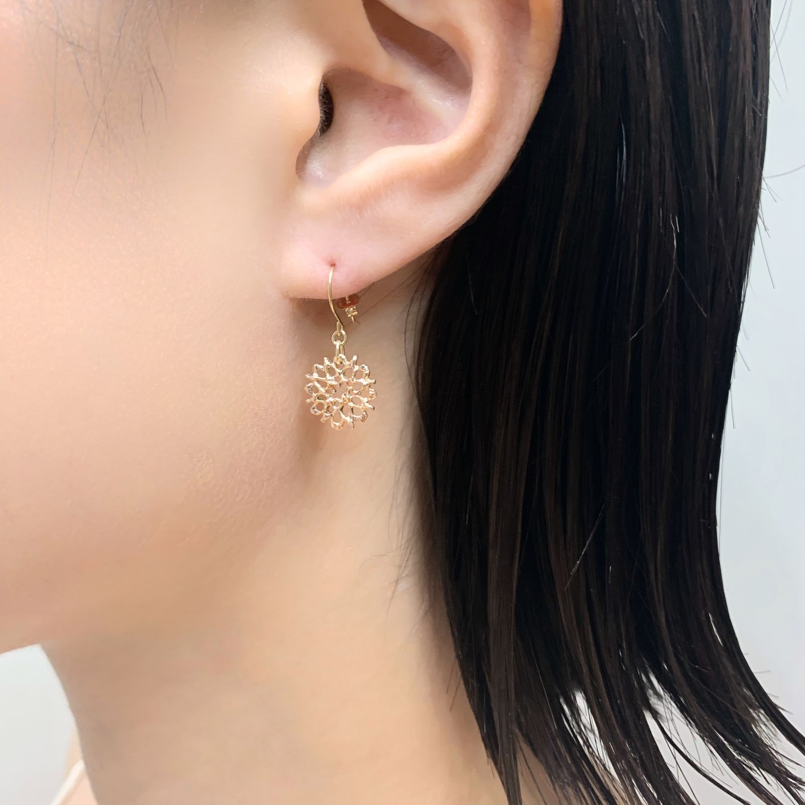 【即日発送可】レースフラワーピアス(K10) ＊廃番商品
