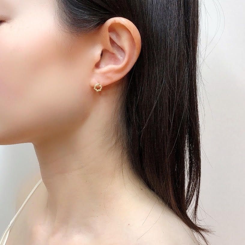 【即日発送可】ミニミモザダイヤモンドピアス(K18)