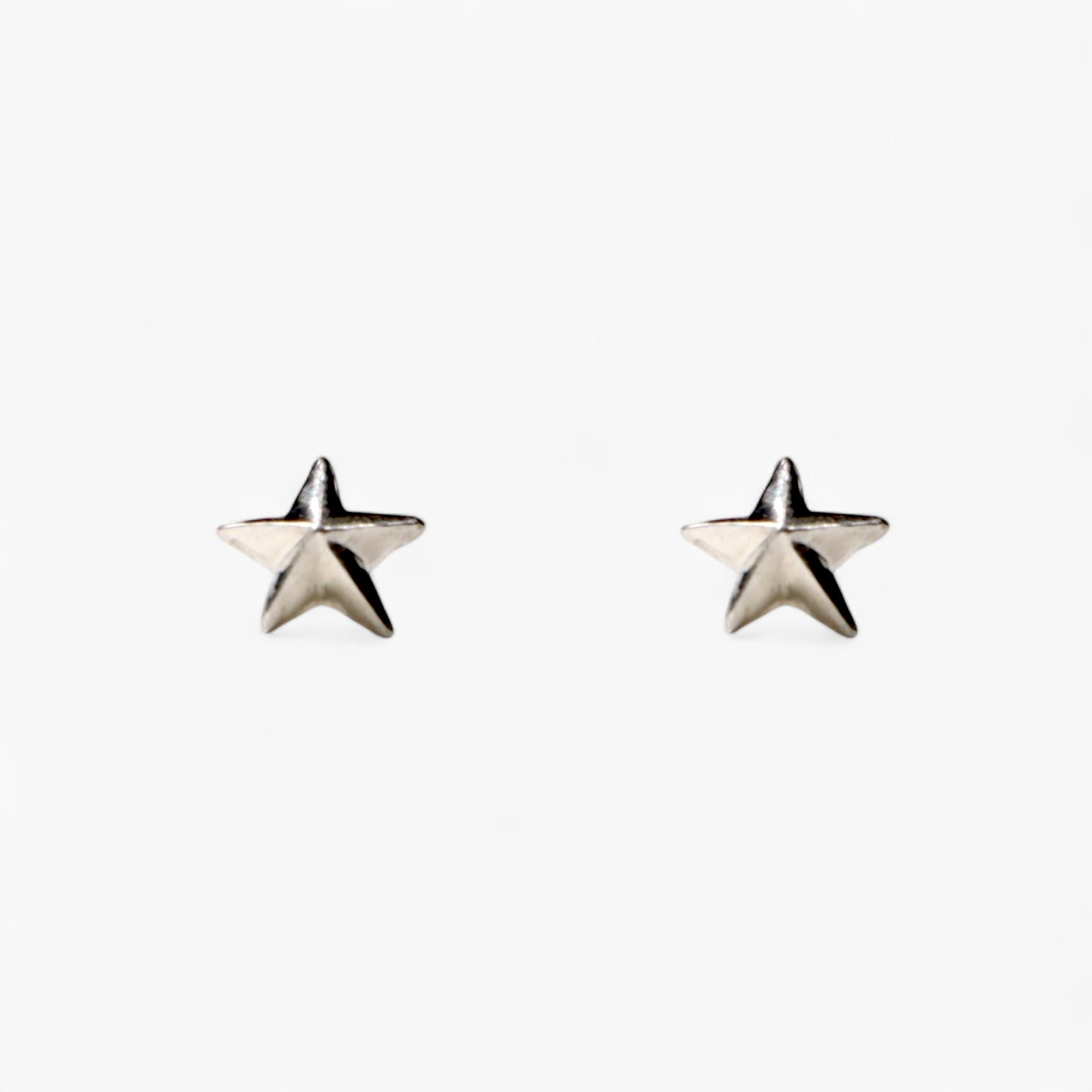 【即日発送可】星 スタッズピアス／シルバー