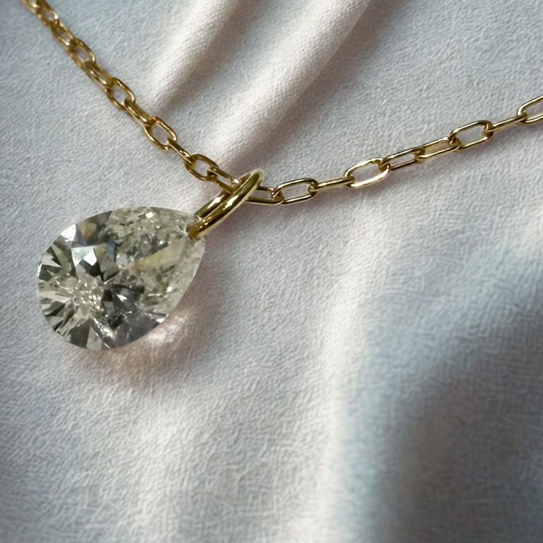 ダイヤモンド0.25ct  約5.3mm x 3.6mm