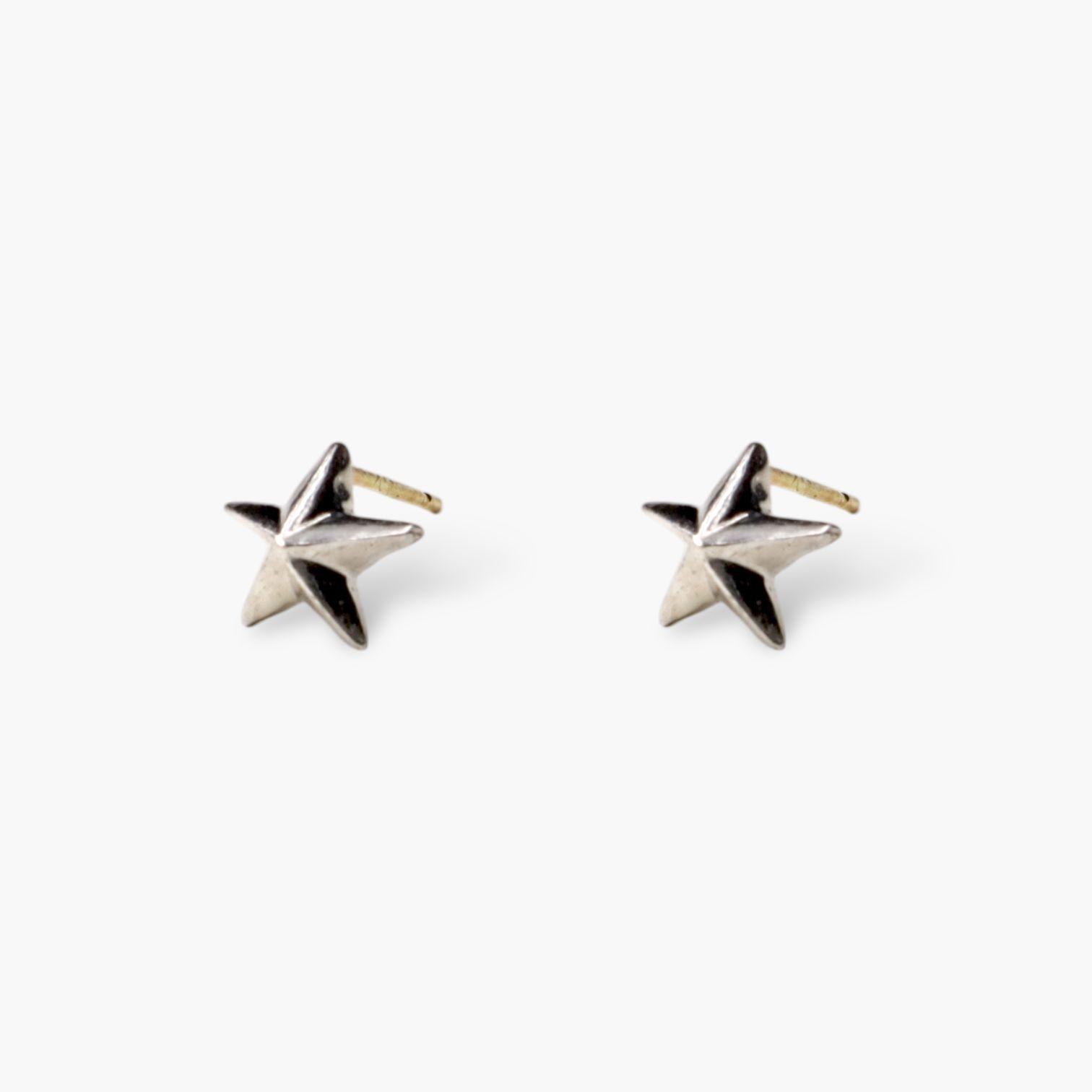 【即日発送可】星 スタッズピアス／シルバー