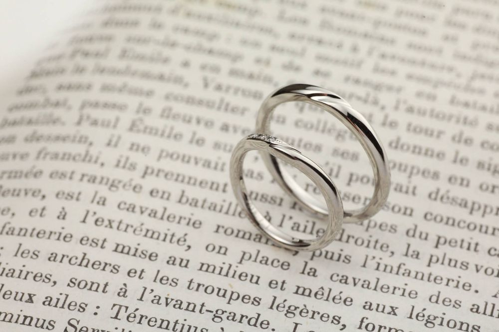 結婚指輪に刻まれた絆のデザイン。A DEUX「リアン」のおすすめポイント