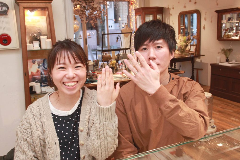 登山が趣味の彼とカジュアルな指輪をお探しの彼女で選んだ指輪とは…?