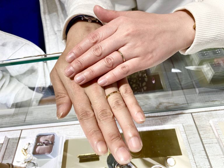 槌目模様を施した個性派結婚指輪