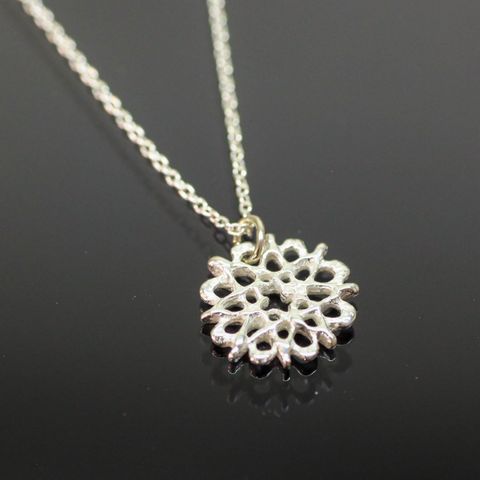 【即日発送可】レースフラワーネックレス(シルバー)*廃番商品