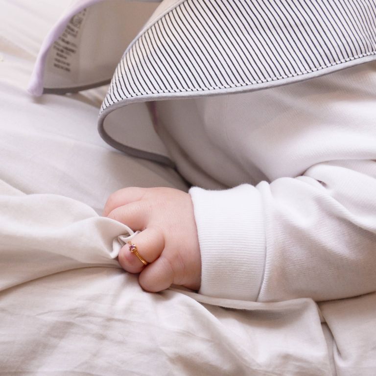 1歳くらいまでのお子さんのお指につけられます