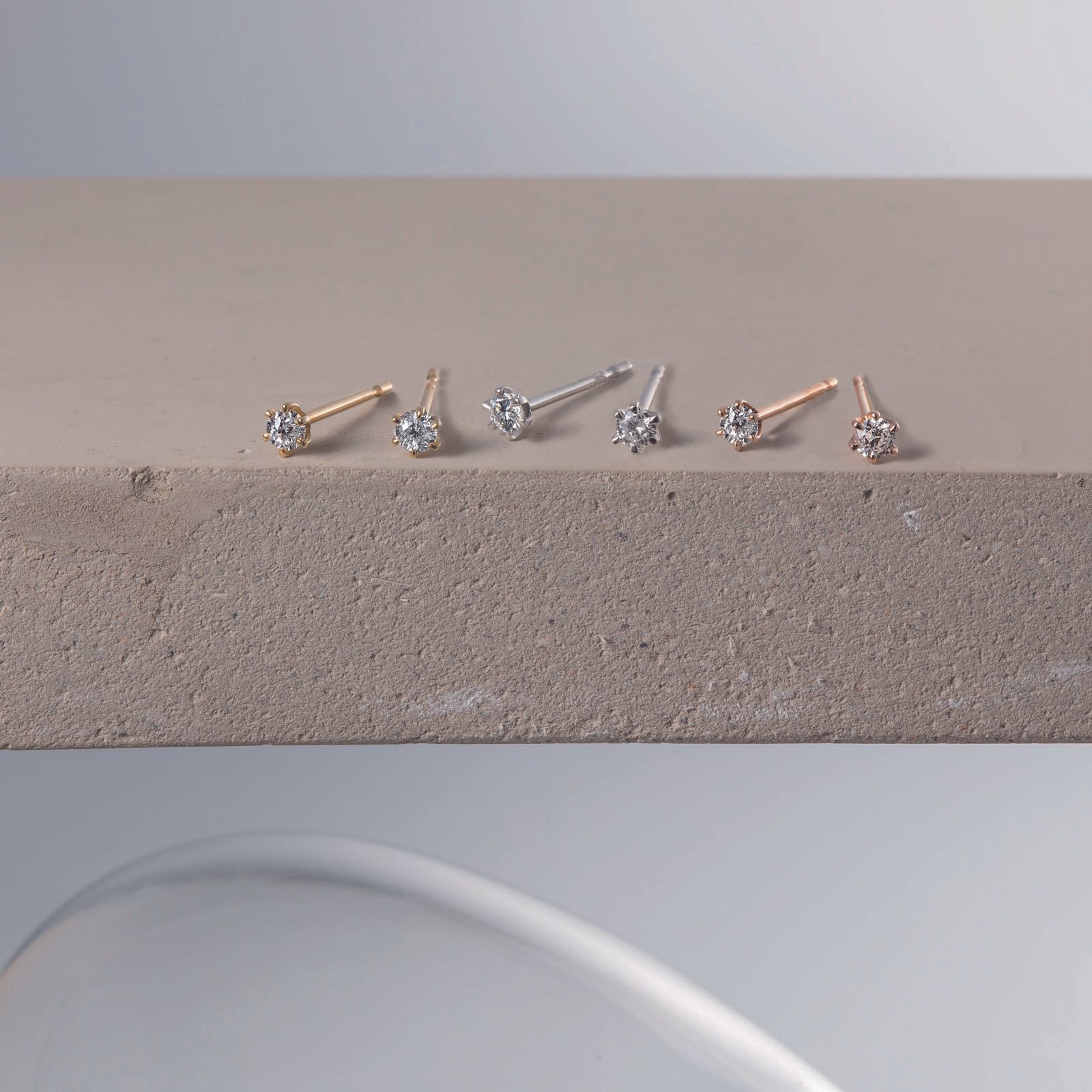 【お取り寄せ商品】K18(YG/PG/WG)ダイヤピアス