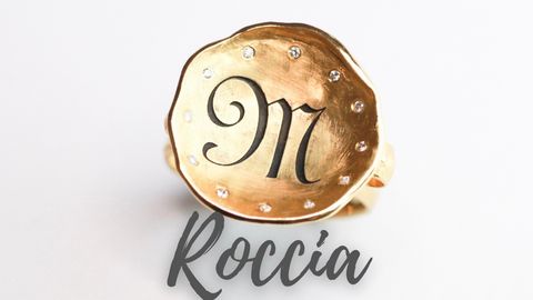 roccia(ロッチャ)のイニシャルジュエリーの取り扱いがスタートしました
