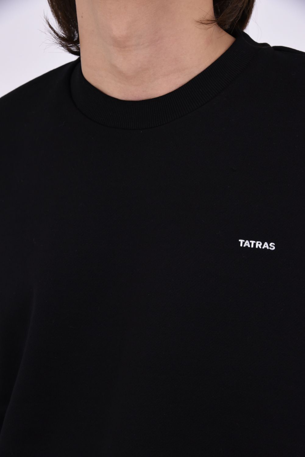 【26AW】 FIDASIO (フィダシオ) / ミニブランドロゴ ドロップショルダー クルーネックスウェット (ブラック)
