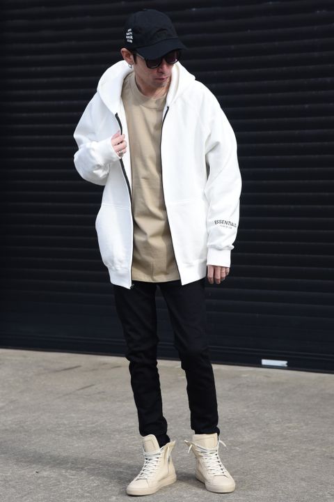 【FOG ESSENTIALS】話題のジップパーカーを使用したスタイル④