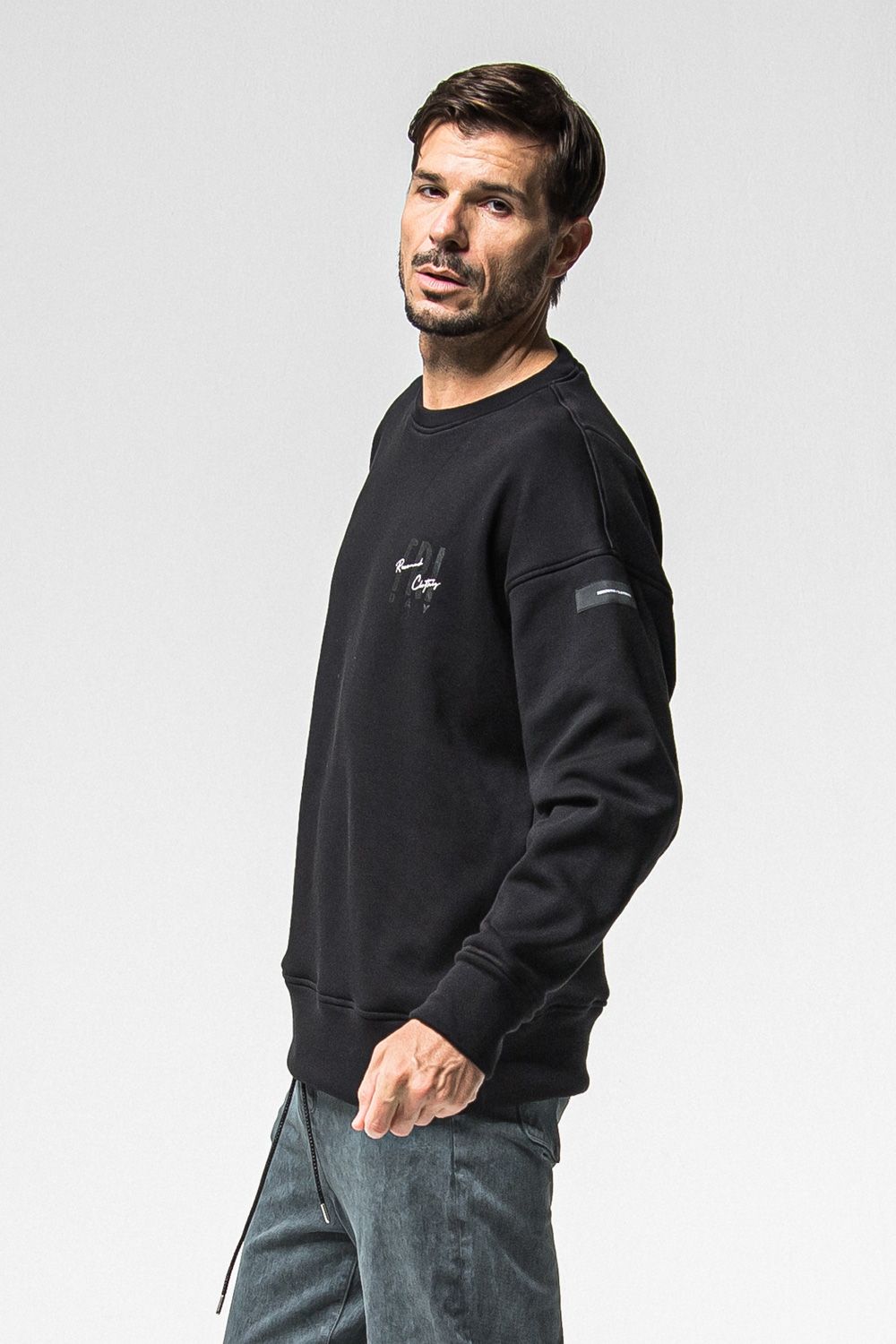 FRAIDAY STANDARD LOGO VELOURS FLEECE TRAINER / 裏ベロアフリース ロゴ ロングスリーブ トレーナー (ブラック) (11月上旬入荷予定) ※オーダー締切：9月1日(月)18:00