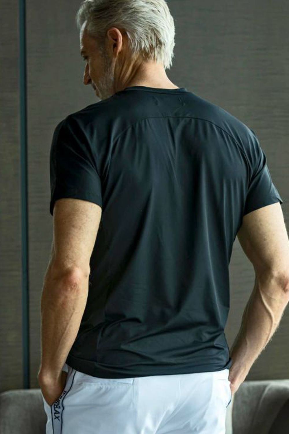RUNNING LOGO T-SHIRTS / 縦ロゴ 半袖 コンプレッション インナー ブラック (2月下旬頃入荷予定)
