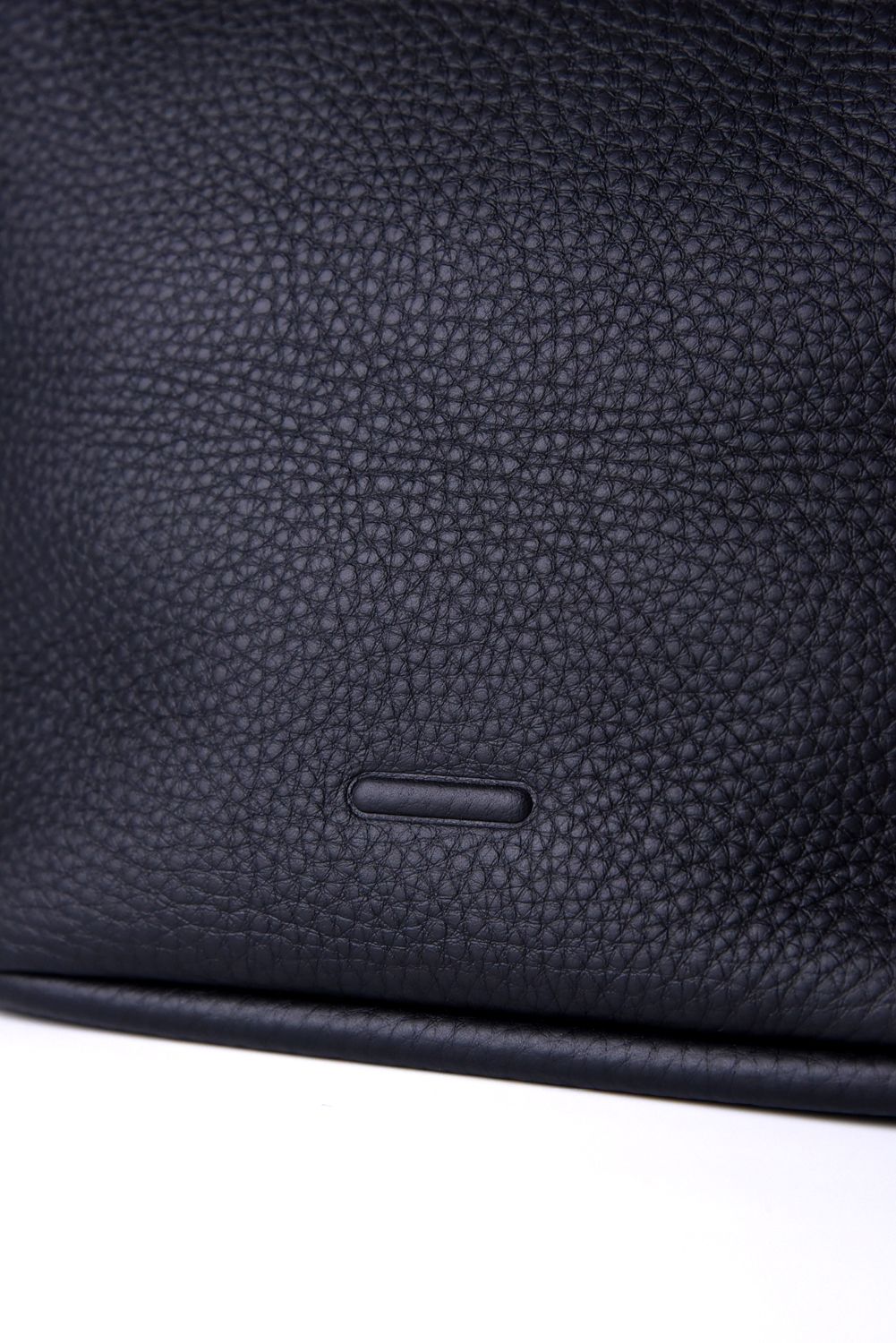 ESSENTIAL DAILY HOBO SMALL / シュリンクレザー ショルダートートバッグ (ブラック)