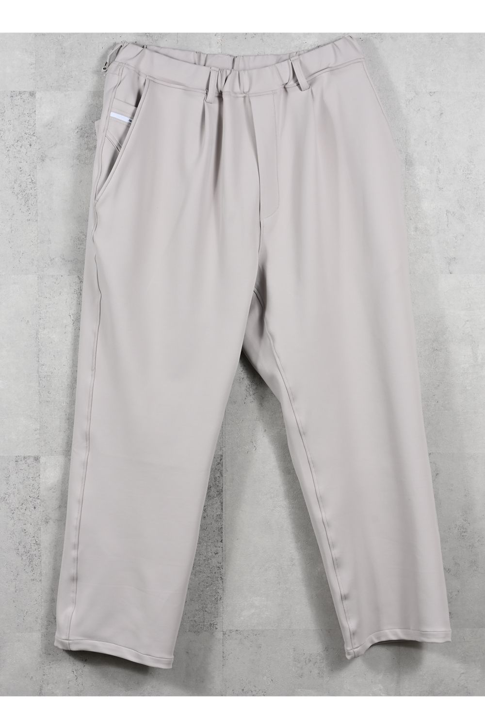 EMILIO DB WIDE PANTS / ダンボール素材 接触冷感 エコレザーコインポケット スラックス型イージーワイドパンツ (グレージュ) (3月中旬入荷予定) ※オーダー締切12/13(土)17:00
